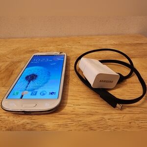 Samsung Galaxy S3 SCH-4530C 16GB Marble White For Cricket with OEM Charge Block